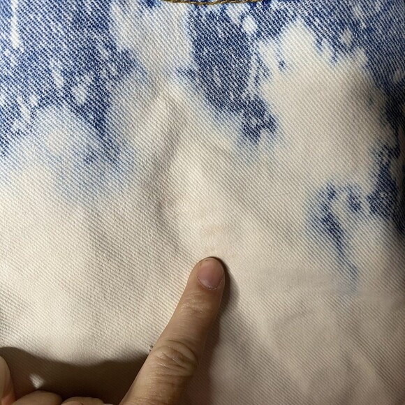 Vintage Guess High Rise  Mom Jean Shorts Sz 31 Distressed Bleached 90s women usa - Picture 6 of 13